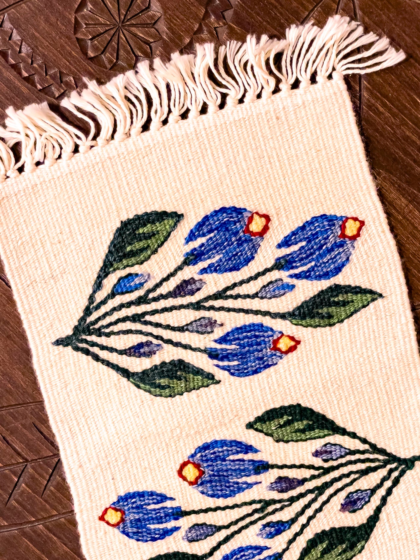 Carpetă Tradițională din Tismana Țesută Manual - 35x20 cm - Motiv Flori Albastre