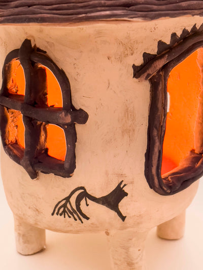 Casă Felinar din Ceramică Decorată cu Simboluri Cucuteni