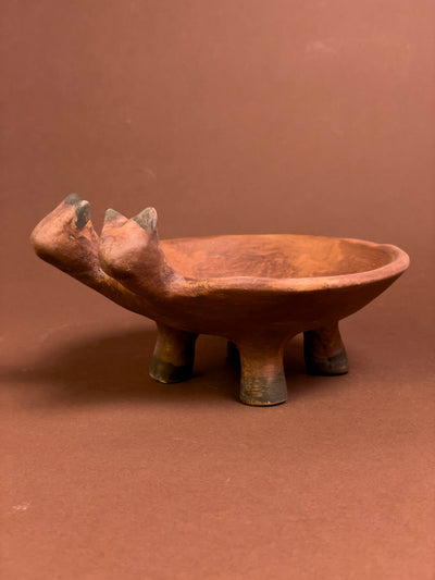 Vas Decorativ Zoomorf din Ceramică - Bou cu Două Capete, Simbolul Puterii Masculine
