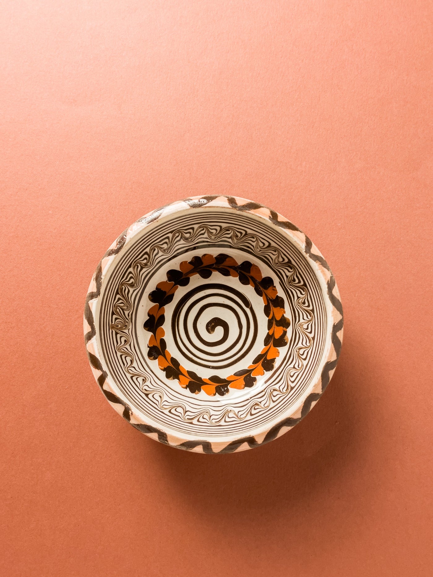 castron-10cm-ceramica-horezu-popa-spirala-maro-coronita-inimi-zigzag-maro-1