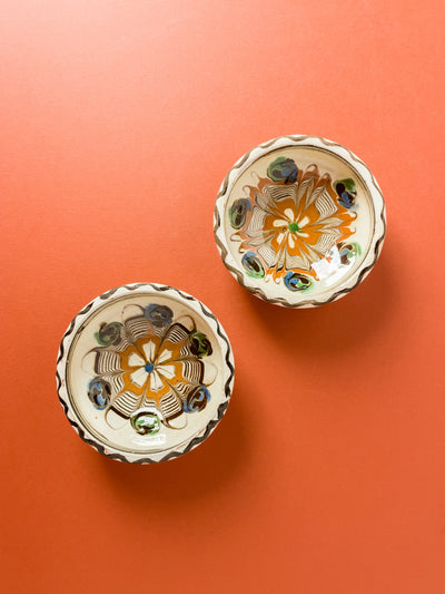 castron-10cm-ceramica-horezu-stefanescu-floare-caramizie-mijloc-verde-muguri-albastru-verde-2
