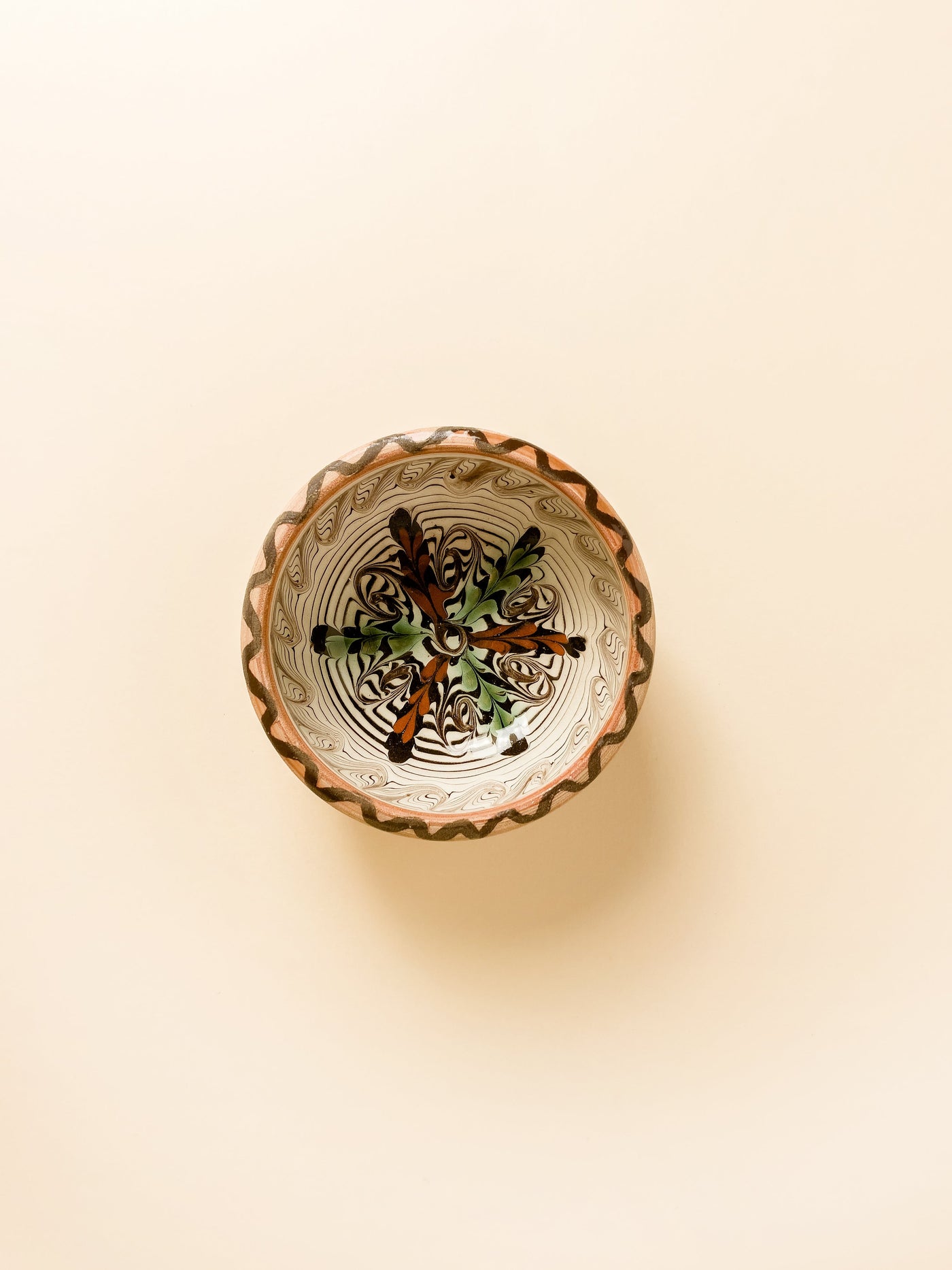castron-9cm-ceramica-horezu-popa-floare-sase-spice-verde-maro-contur-maro-cu-spirala-4