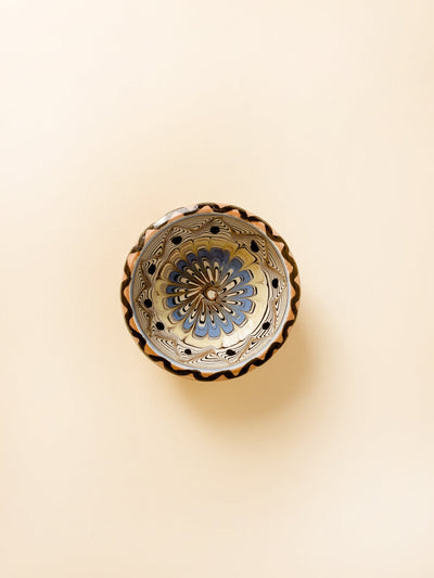 castron-9cm-ceramica-horezu-popa-mijloc-floare-albastru-galben-margine-colturi-puncte-negre-1