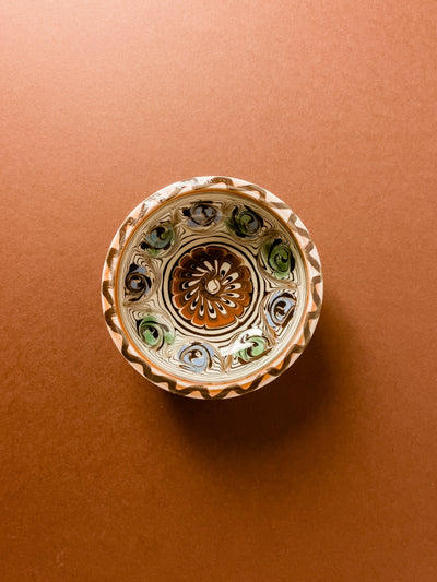 castron-9cm-ceramica-horezu-popa-paun-rotund-maro-coroana-muguri-albastri-1