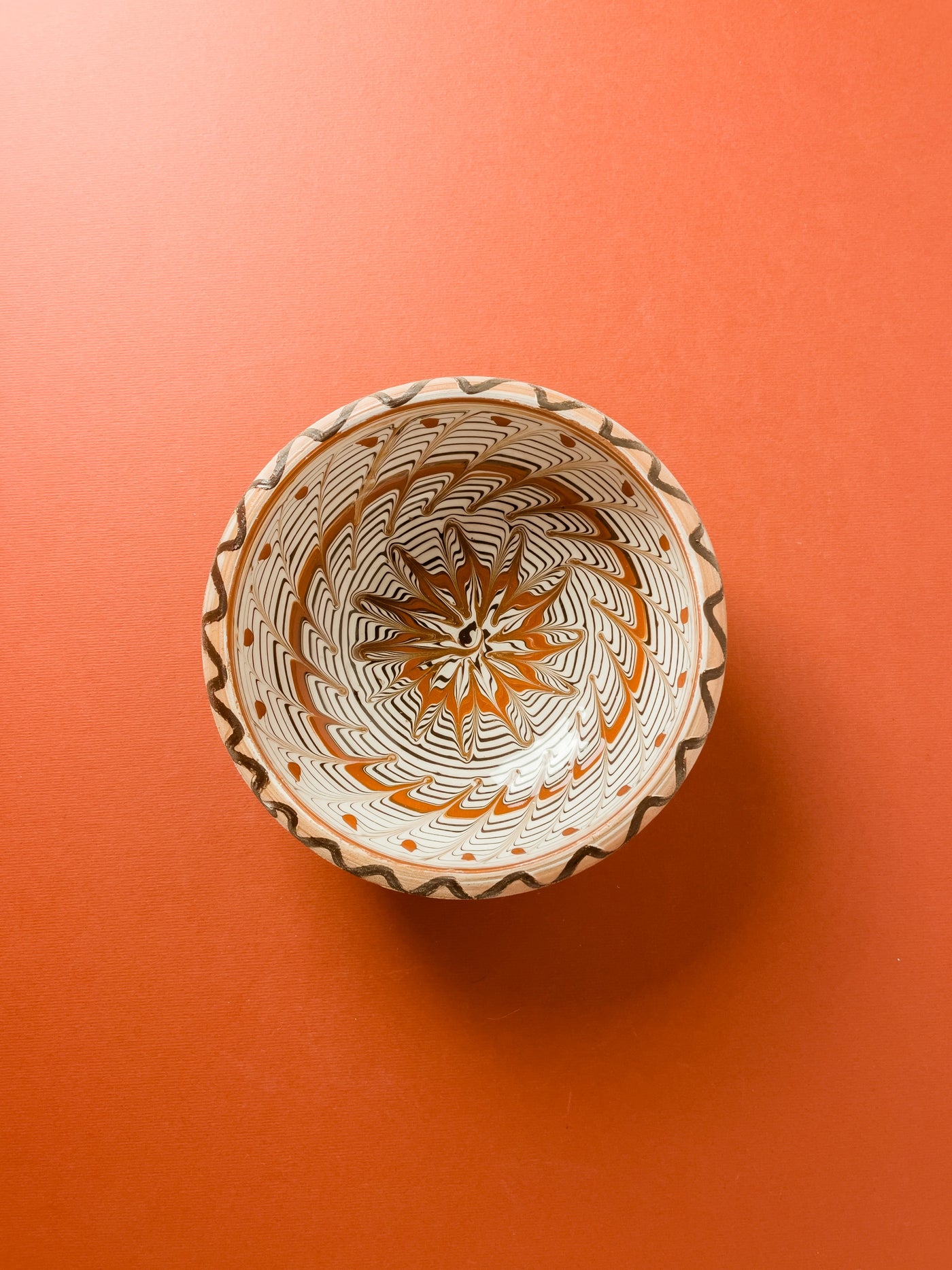 castron-mic-dejun-ceramica-horezu-popa-floare-centru-contur-puncte-caramiziu-1