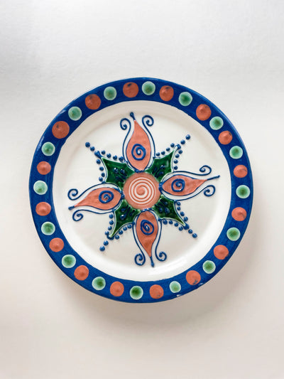 ceramica-baia-mare-liliana-ghilvacs-farfurie-22cm-margine-albastra-puncte-1