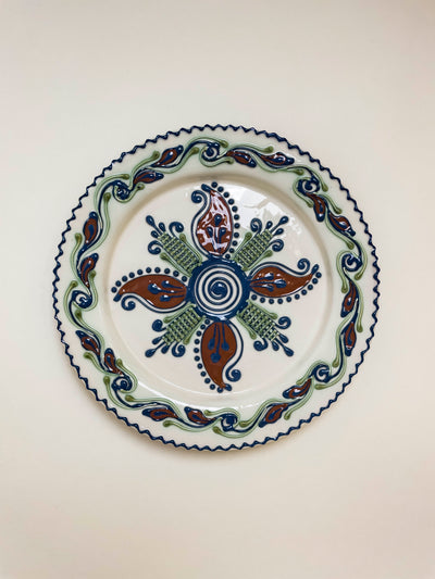 ceramica-baia-mare-liliana-ghilvacs-farfurie-24cm-floare-albastra-dantela-verde-1