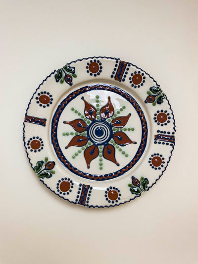 ceramica-baia-mare-liliana-ghilvacs-farfurie-24cm-floare-albastra-margine-flori-1