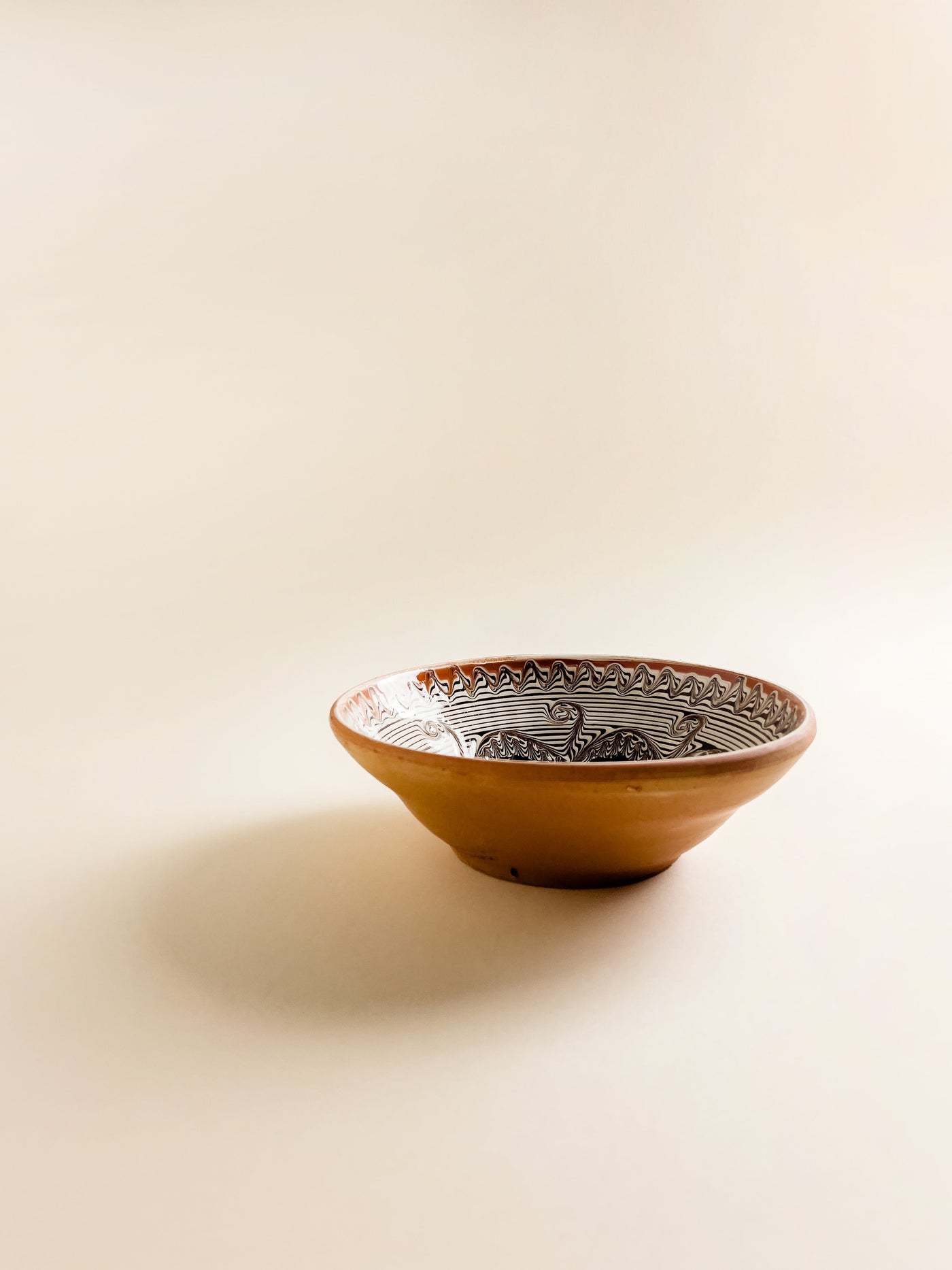 taier-15cm-ceramica-horezu-popa-floare-albastra-complex-volute-spice-2