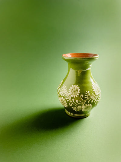 vaza-ceramica-corund-lucrata-manual-motiv-floral-floarea-soarelui-verde-1